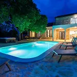 Villa Agape - Heated Pool