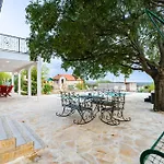 Luxury Agape - Heated Pool, Jacuzzi & Peaceful Retreat Near Zadar *