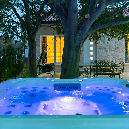 Villa Luxury Agape - Heated Pool, Jacuzzi & Peaceful Retreat Near Zadar