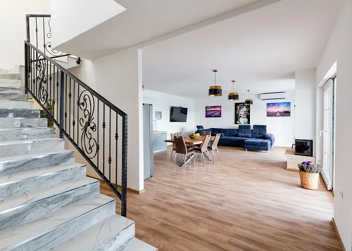 Villa Agape - Heated Pool *