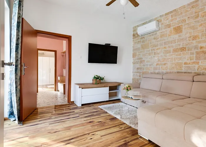 Agape - Heated Pool Villa Rastevic