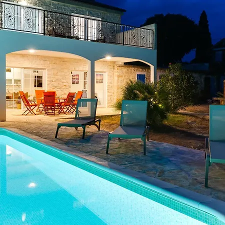 Luxury Agape - Heated Pool, Jacuzzi & Peaceful Retreat Near Zadar