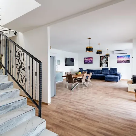 Villa Agape - Heated Pool *