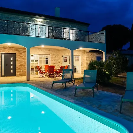Luxury Agape - Heated Pool, Jacuzzi & Peaceful Retreat Near Zadar * Rastevic