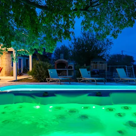 Luxury Agape - Heated Pool, Jacuzzi & Peaceful Retreat Near Zadar ヴィラ Rastevic