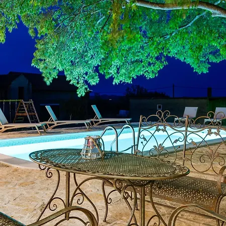 Luxury Agape - Heated Pool, Jacuzzi & Peaceful Retreat Near Zadar ヴィラ Rastevic