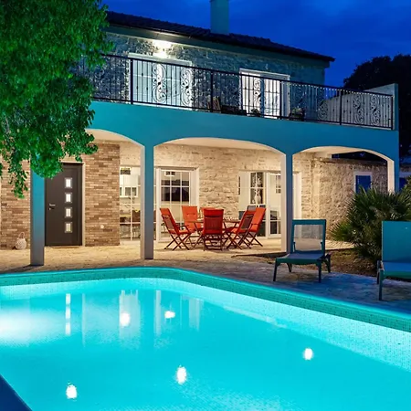 Luxury Agape - Heated Pool, Jacuzzi & Peaceful Retreat Near Zadar * Rastevic