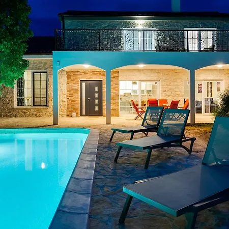 Vila Luxury Agape - Heated Pool, Jacuzzi & Peaceful Retreat Near Zadar *
