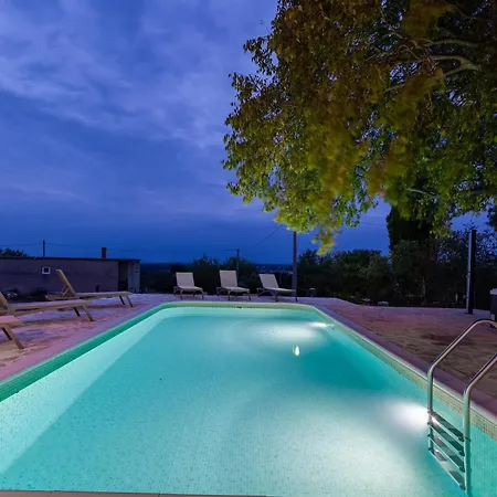 Luxury Agape - Heated Pool, Jacuzzi & Peaceful Retreat Near Zadar