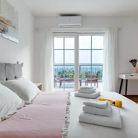 Luxury Agape - Heated Pool, Jacuzzi & Peaceful Retreat Near Zadar *