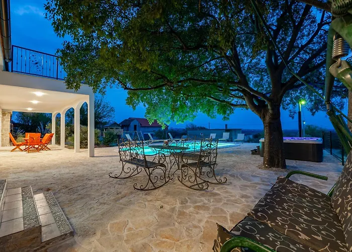 Villa Agape - Heated Pool *